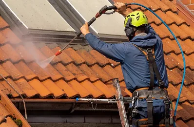 Démoussage et hydrofuge de toiture à Nages